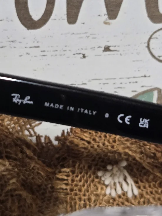 Ray-Ban Classic Black Wayfarer Sunglasses with Green Lenses - Picture 5 of 6